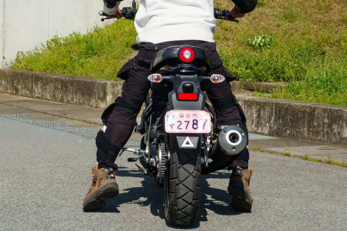 ヤマハ XSR125 足着き