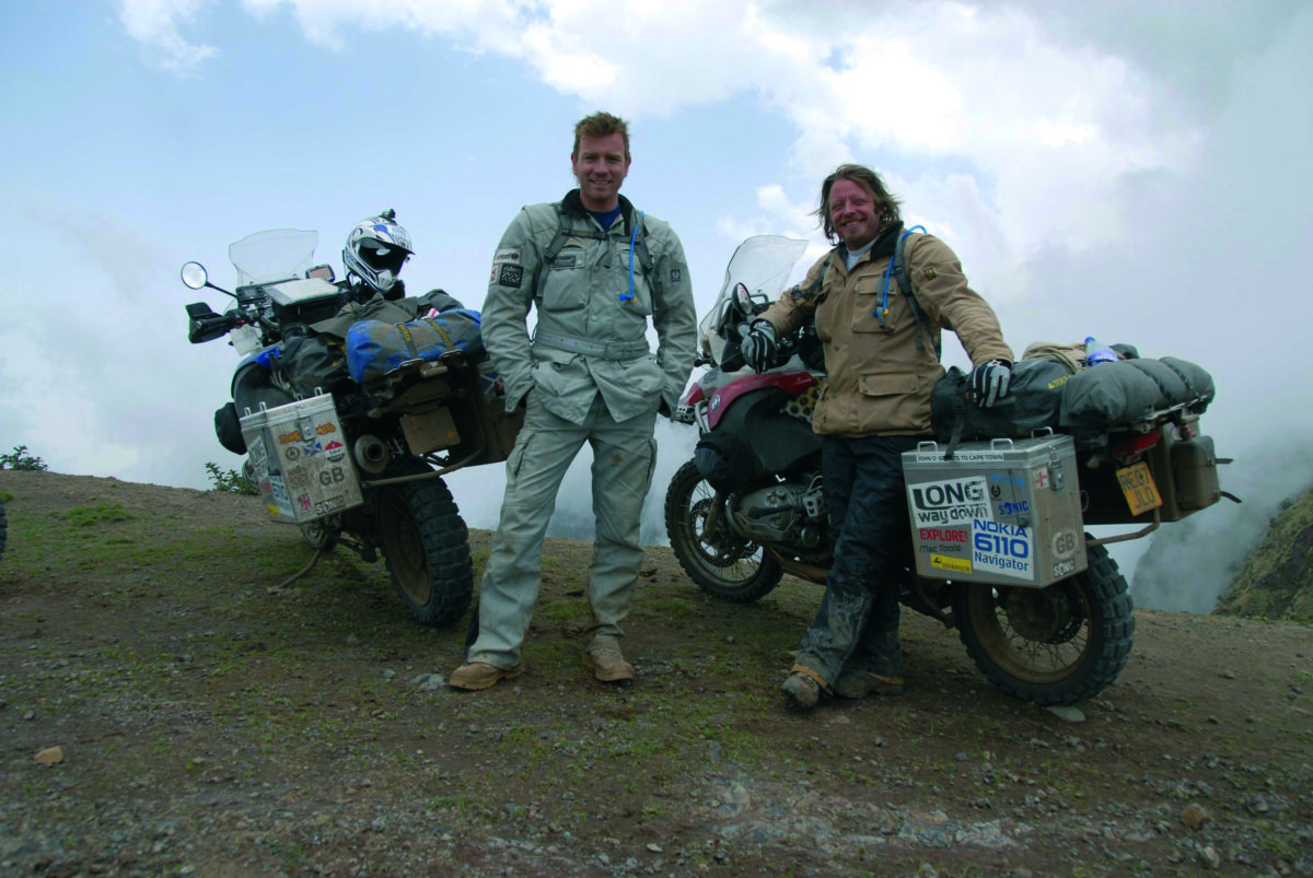 憧れのバイク世界一周……を実際にすることはなくても“このバイクがあればいつか世界へ!”なんて夢を見ることができるのが『アドベンチャーバイク』。写真は、映画スターウォーズで活躍する俳優ユアン・マクレガーと友人のチャーリー・ブアマンが世界中を冒険するTV番組“Long Way”シリーズより。マシンはもちろんBMWのGSシリーズだ。
