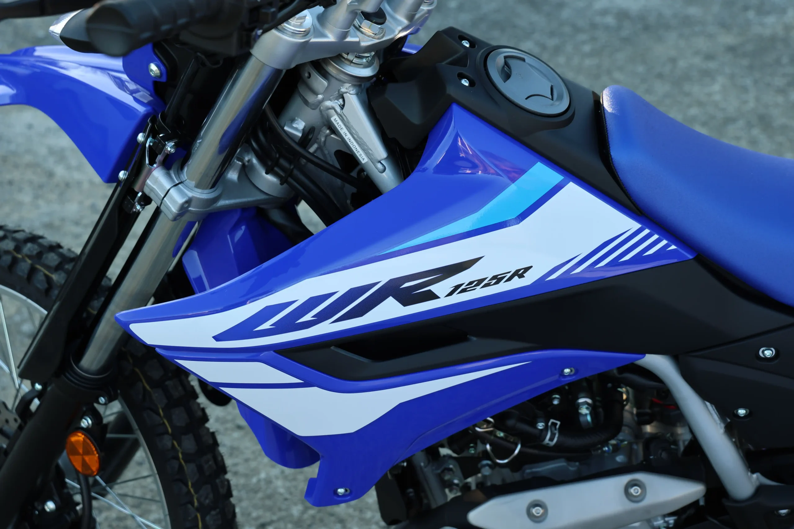 WMTCモード値燃費は44.8km/ℓの良燃費。燃料タンクの容量を8.1ℓを確保したことで、ワンタンクの航続距離はなんと363km！！