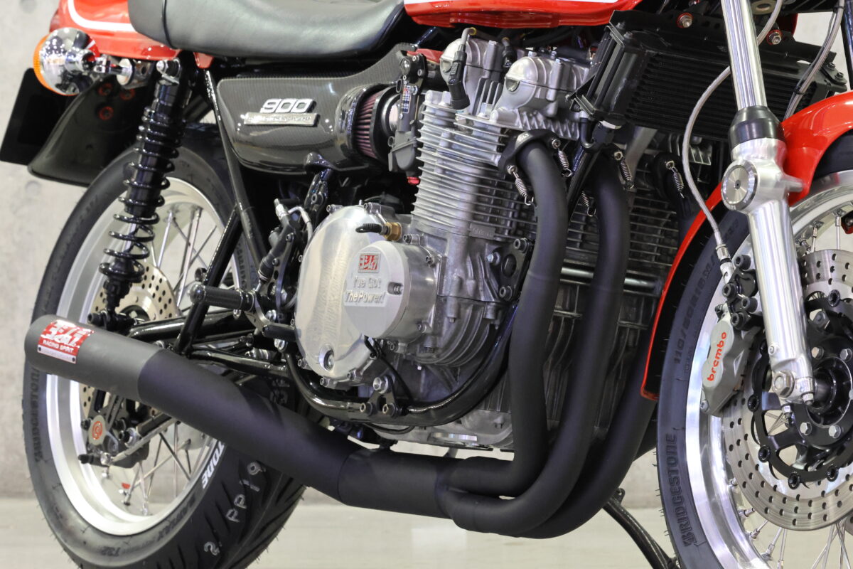 こちらは同じくヨシムラのZ用集合管で“機械曲げ”タイプ。フルエキゾースト ストレートチタンサイクロン 4-2-1で、お値段39万3800円。