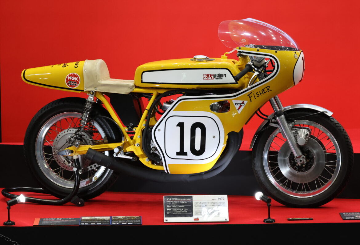 二輪用として初めて開発された『集合管』第一号を搭載したホンダのCB750(デイトナ200マイルレース仕様車/1972年)。そのデビューは1971年カルフォルニア州のオンタリオスピードウェイだった。