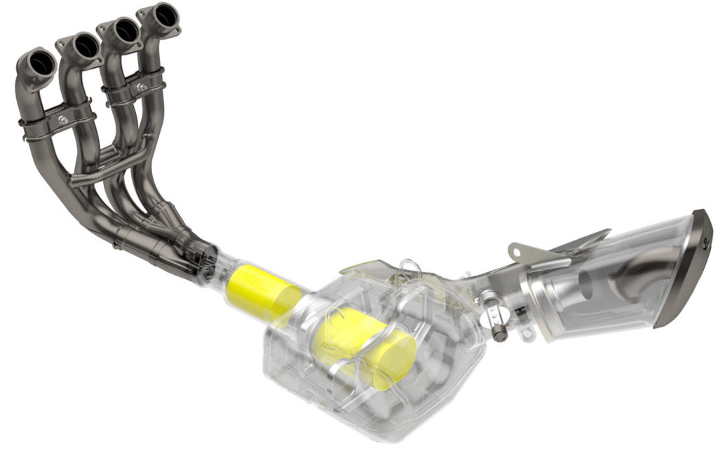 写真はGSX-S1000シリーズのエキパイも“4-2-1”構造。途中でバイパスが設けられたり更なる排気圧コントロールが行われているものの、キャタライザー手前で2本→1本にまとめられているのがわかる。