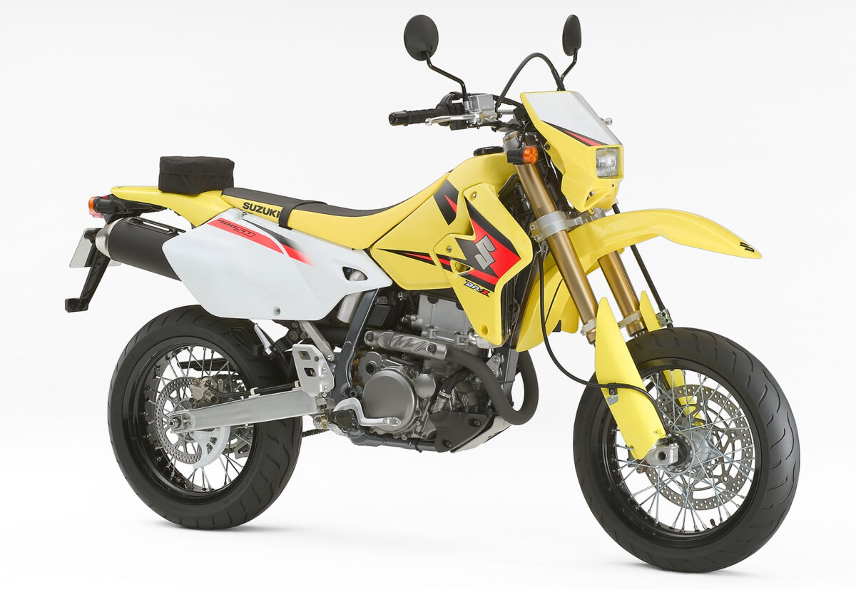2004年、復活したDR-Z4SMの先代にあたるスズキ・DR-Z400SM。
