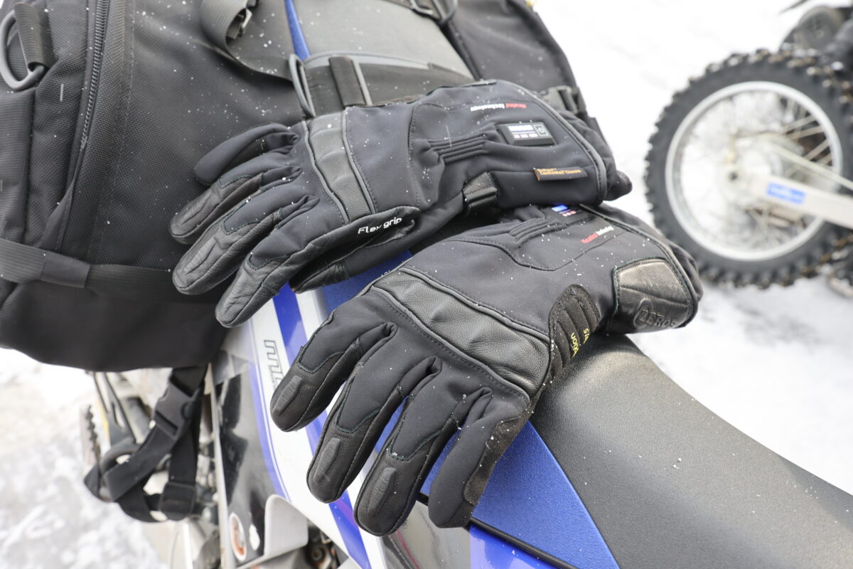 『ゼロスグラブ ヒート２』のサイズはS、M、L、LLで、カラーはブラックのみ。