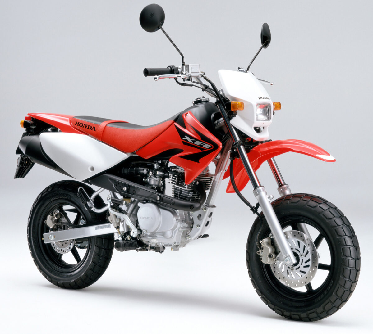 2005年、エイプ100をベースとした、ホンダ・XR100MOTARD。
