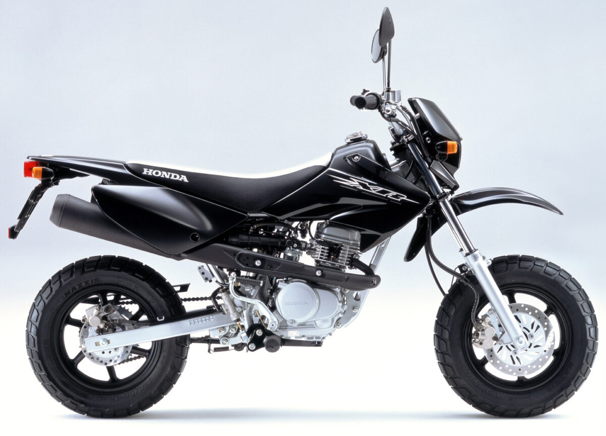 2005年、エイプ100をベースとした、ホンダ・XR100MOTARD。