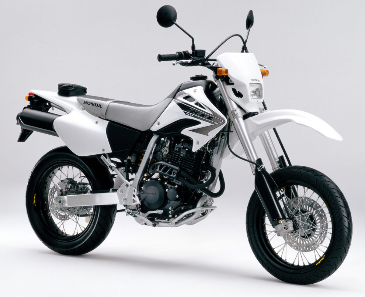 2005年、ホンダ・XR400MOTARD。
