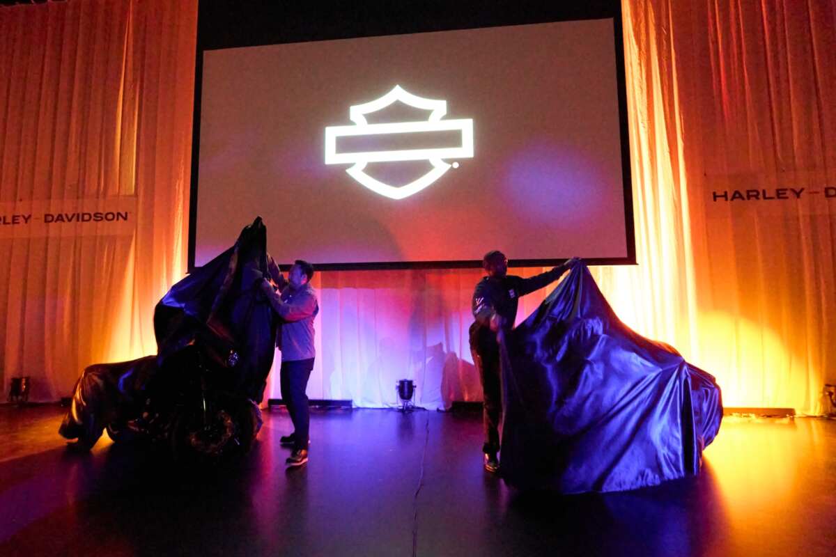 アンベールされた車両が姿を表す瞬間は、いつもドキドキ。ニューモデル発表の瞬間です。