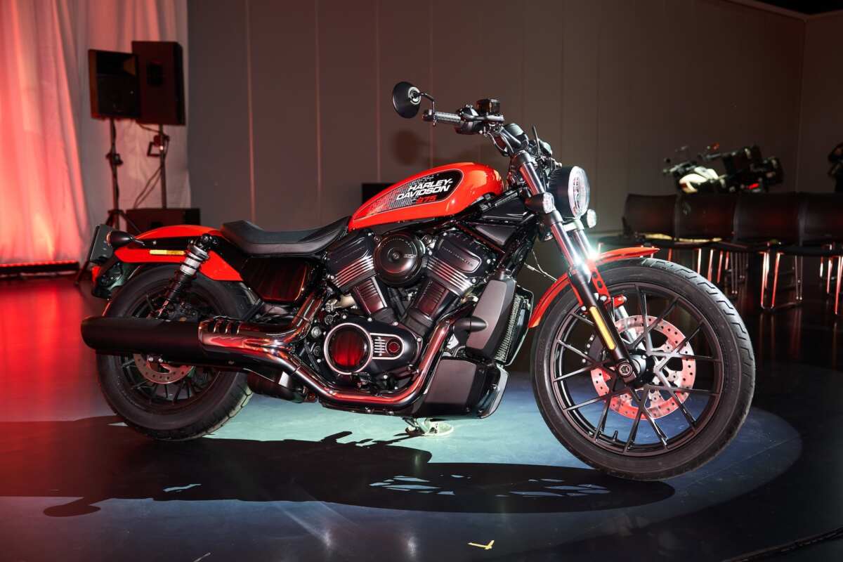 ハーレーのレーシングカラーといえばオレンジ。コアなファンを唸らせる車体色で登場した2026年式のナイトスター。