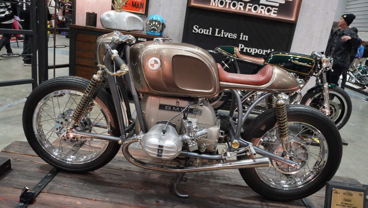 「剱(つるぎ)」と名付けられたモーターフォースのBMW R100/7。