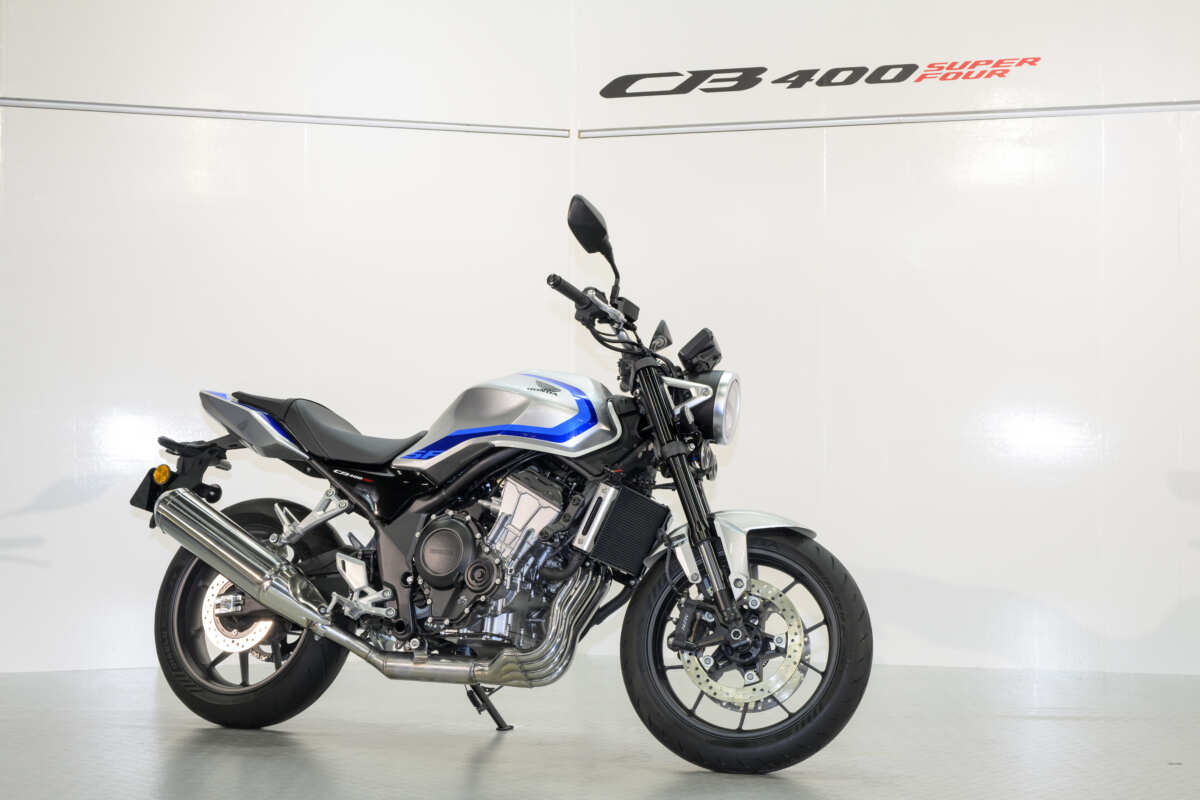大阪モーターサイクルショー2026にて世界初公開されたホンダCB400スーパーフォア Eクラッチ コンセプト。画像提供 ホンダモーターサイクルジャパン