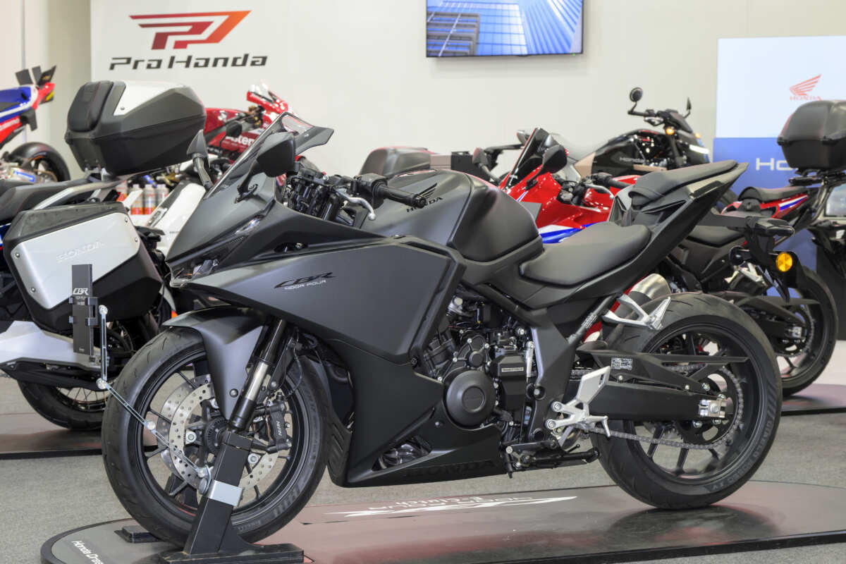 大阪モーターサイクルショー2026にて世界初公開されたホンダCBR400Rフォア Eクラッチ コンセプト。画像提供 ホンダモーターサイクルジャパン