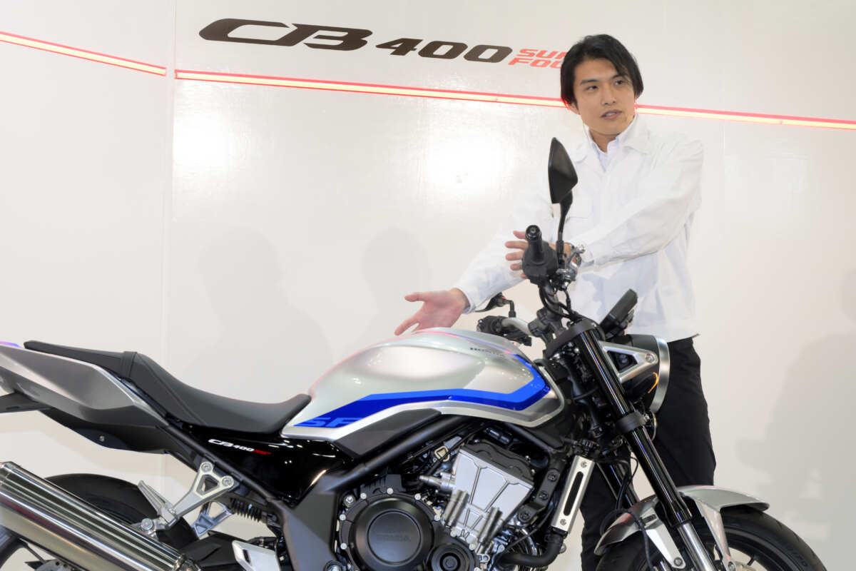 ホンダCB400スーパーフォア Eクラッチ コンセプト開発責任者の中村拓郎さん。画像提供 ホンダモーターサイクルジャパン