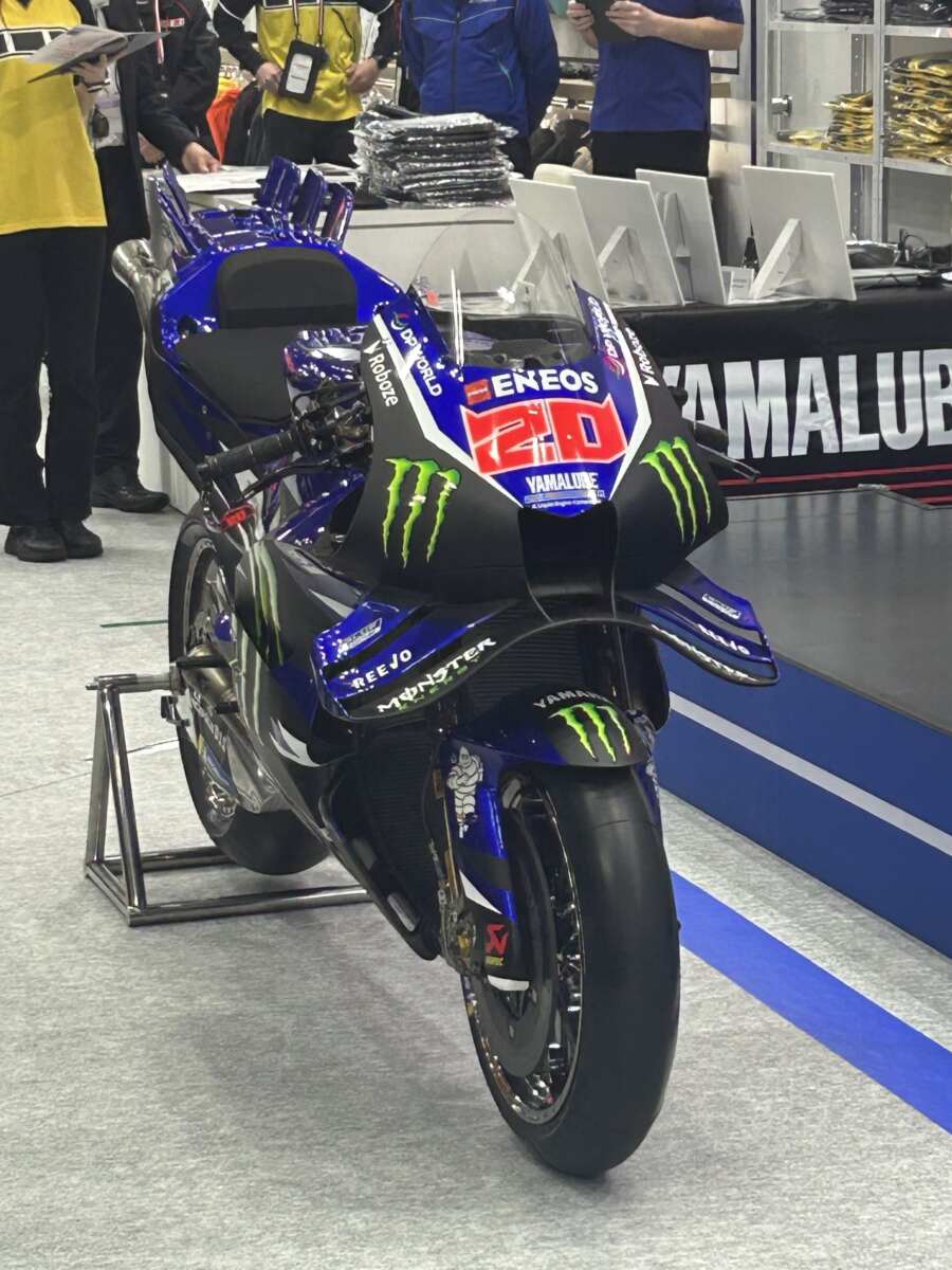 ヤマハに展示されたYZR-M1。