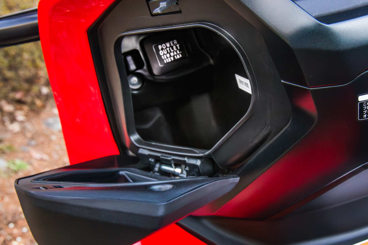 ホンダ　ADV150　シガーライター型ソケット