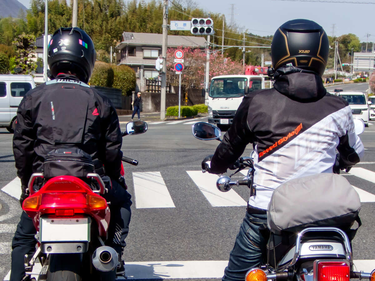 交差点　信号待ち