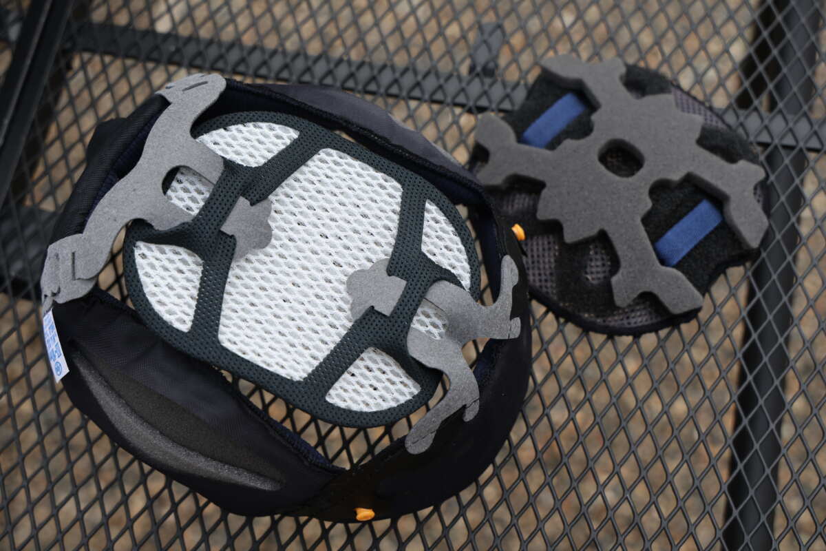 システム内装に『エアスルーメッシュパッド(仮)』を取り付けてみたところ。薄くなっていかにも風通しが良さそう!!