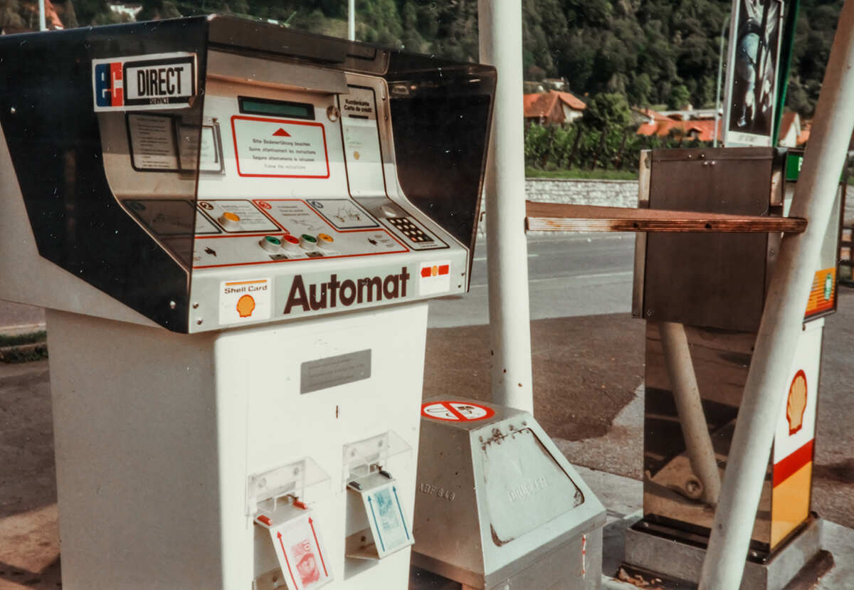 スイス　ガソリンスタンド　セルフ式　Automat