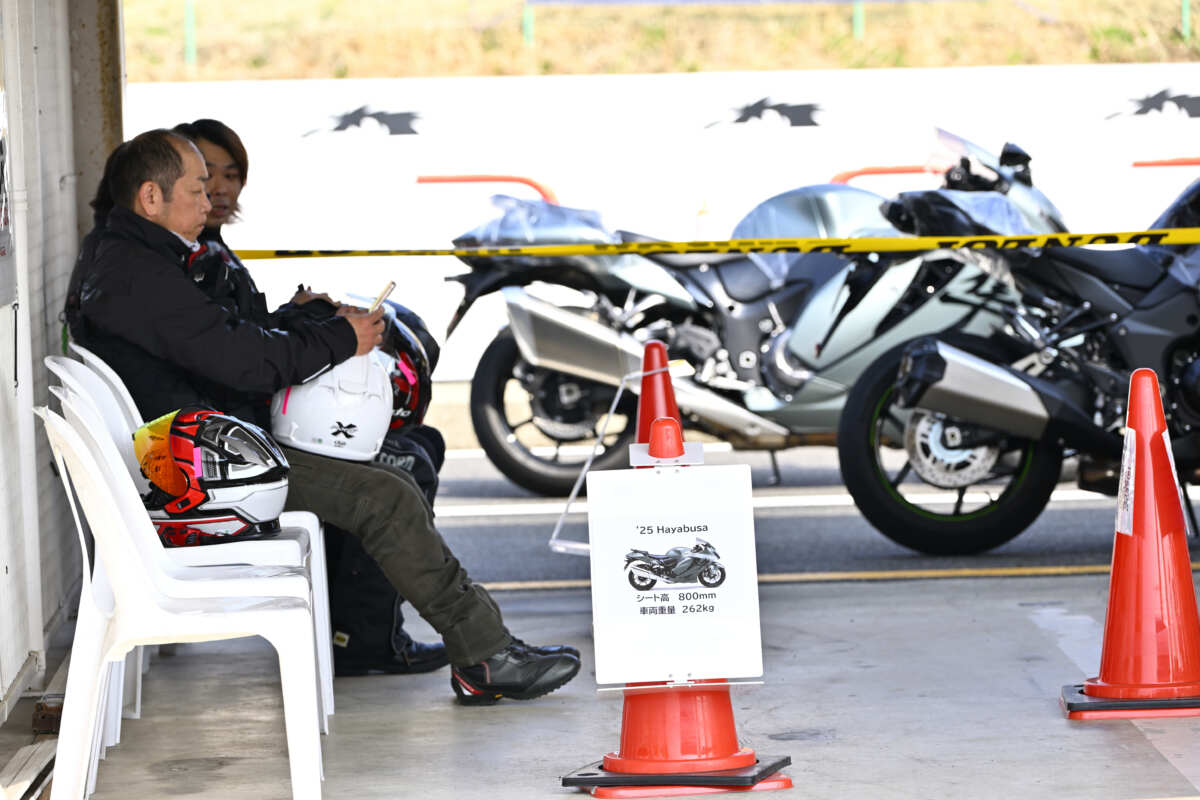 今回の試乗車で人気となったのは、スズキ・HAYABUSAで10人ほどの試乗列ができることも。