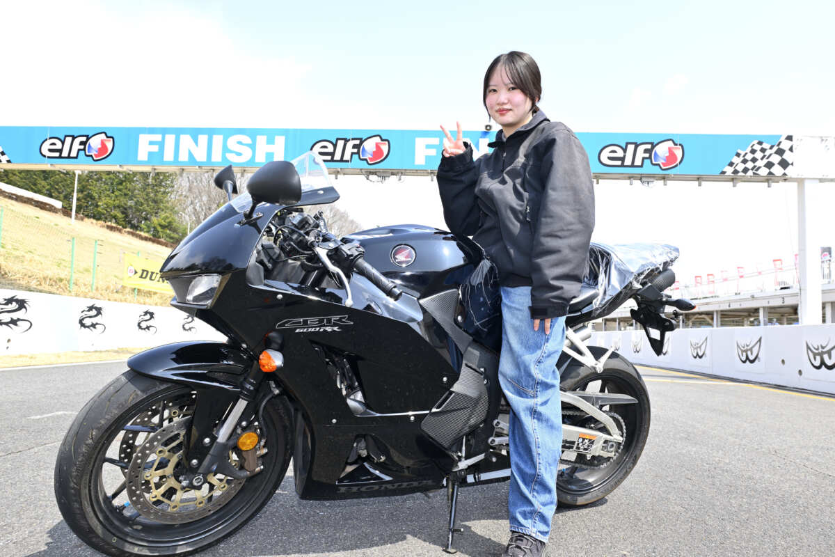 今回が「ステップアップ試乗会」への初参加で、見事ビッグバイクデビューをはたしたワタナベさん。バイク歴はちょうど4年とのこと。