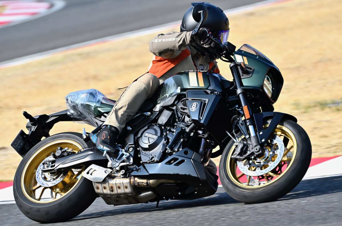 スズキ・GSX-8TT（2026年1月30日発売）に乗る筆者・谷田貝　洋暁。