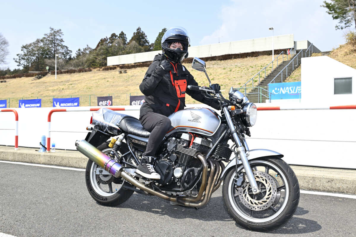 カワサキのバリオスⅡに乗っているH.Mさんは、同じ直4のCB750でビッグバイクデビュー。