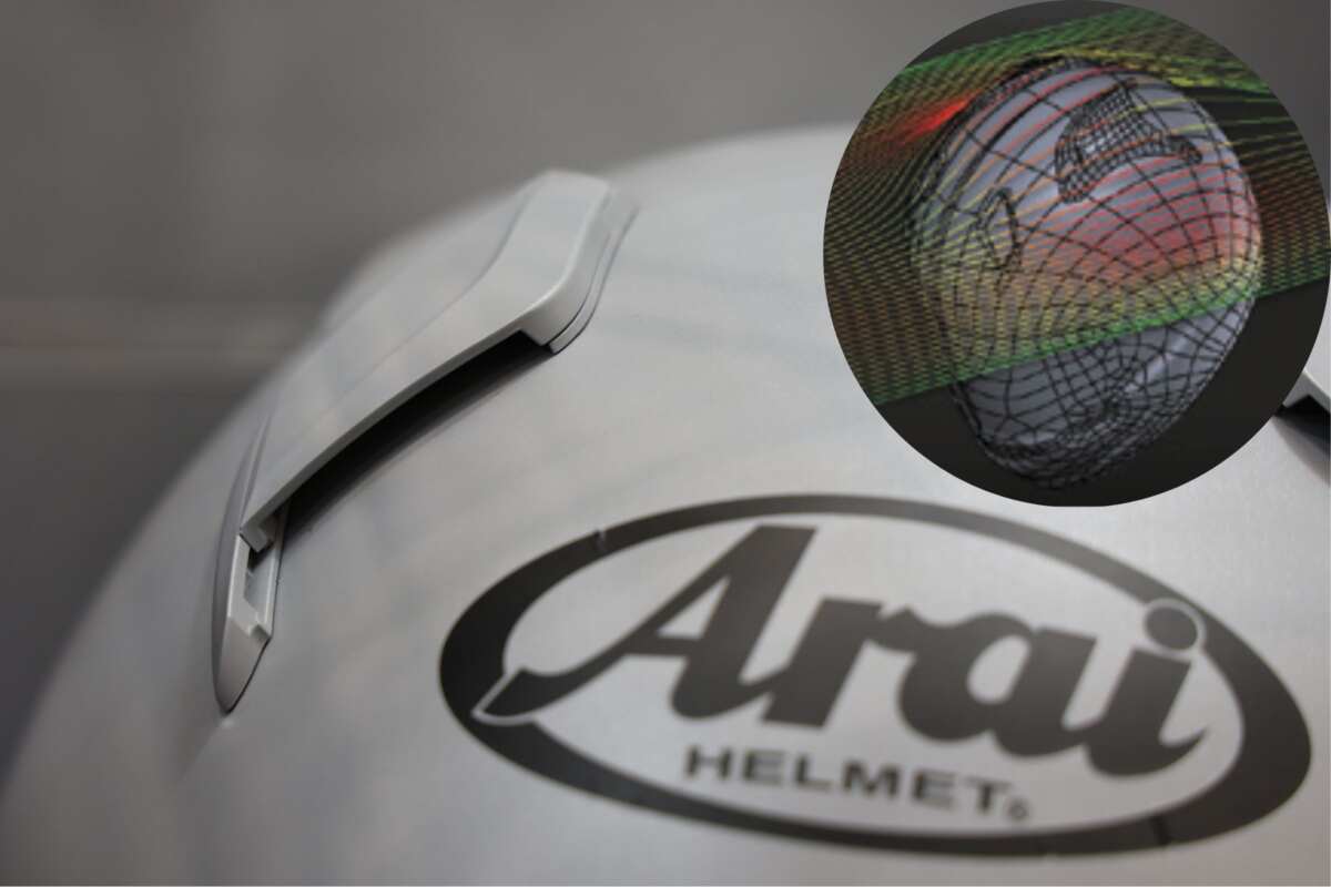 コンピューターグラフィックによる解析技術を導入し、ダクトの位置や形状を決定。Xシリーズ史上最高のベンチレーション効率を実現。「RX-7X」に使用されるType12のディフューザーに対し3倍以上の性能向上を達成した（アップライトなポジション・時速80kmで計測）。