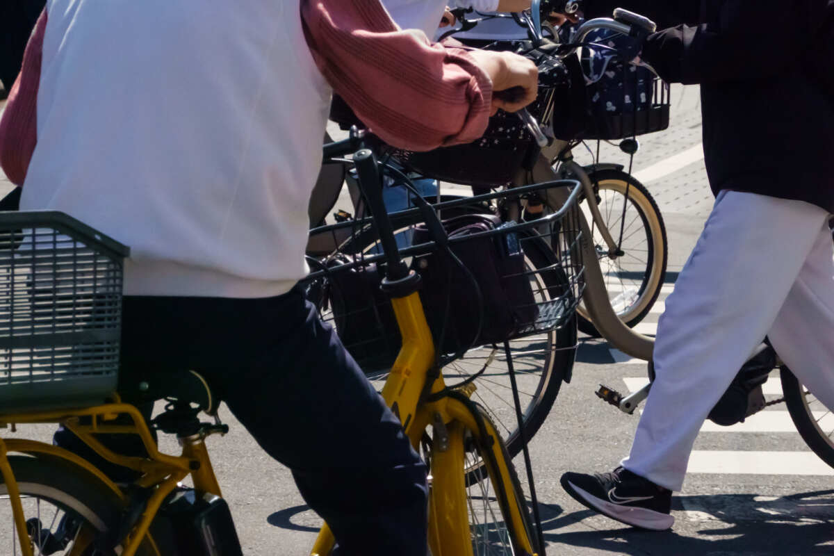 自転車　横断歩道