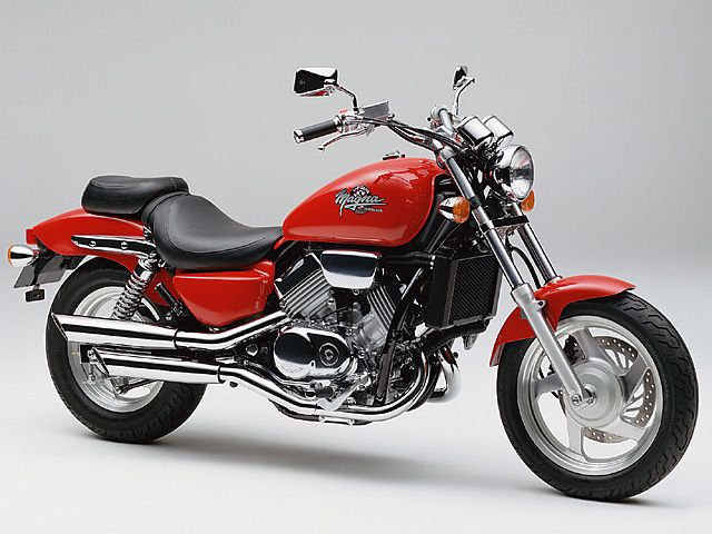 マグナ750
