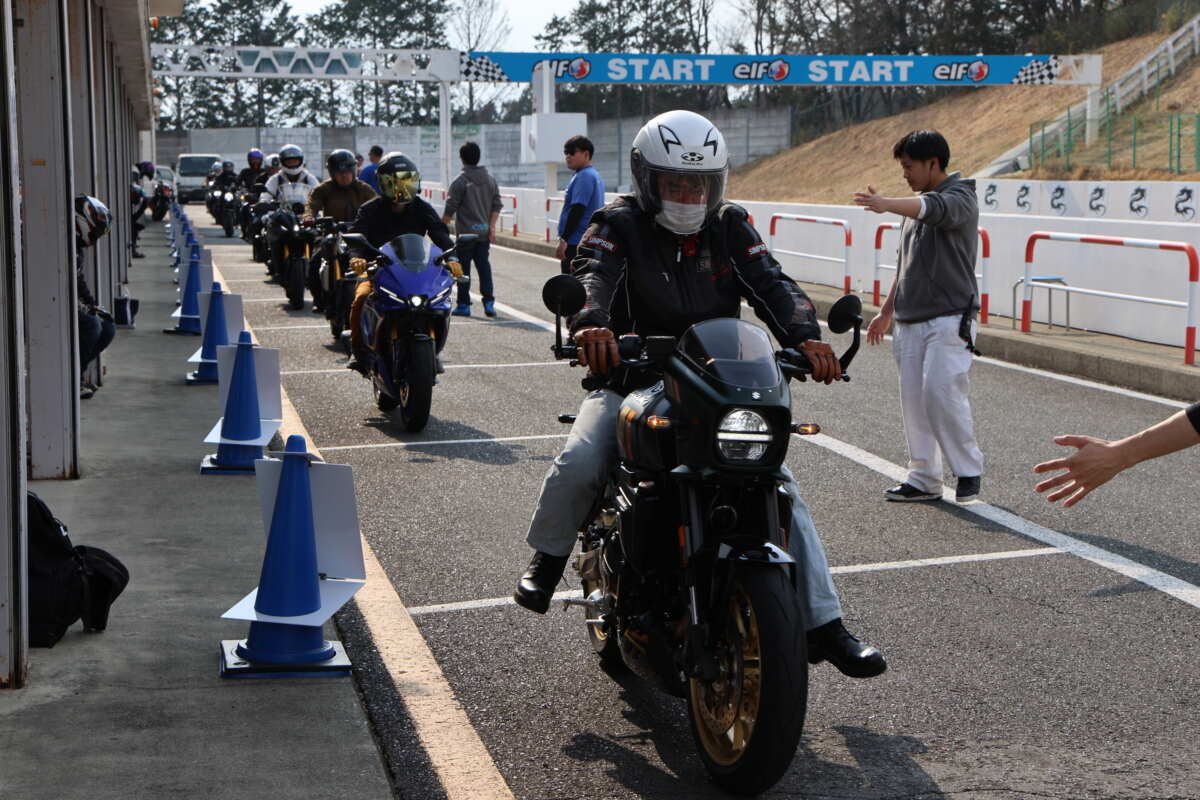 試乗車として用意される車両はなんと20台。今年であればSUZUKIの新型GSX-8T/8TTを筆頭に、モデルチェンジしたばかりのKAWASAKIのZ900RSといった話題の新型がメイン。さらにHAYABUSAなどの人気車両も用意される。
