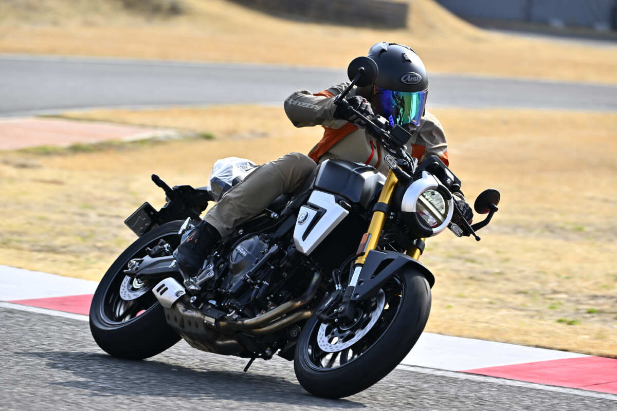 SUZUKI GSX-8Tに乗る筆者・谷田貝 洋暁。