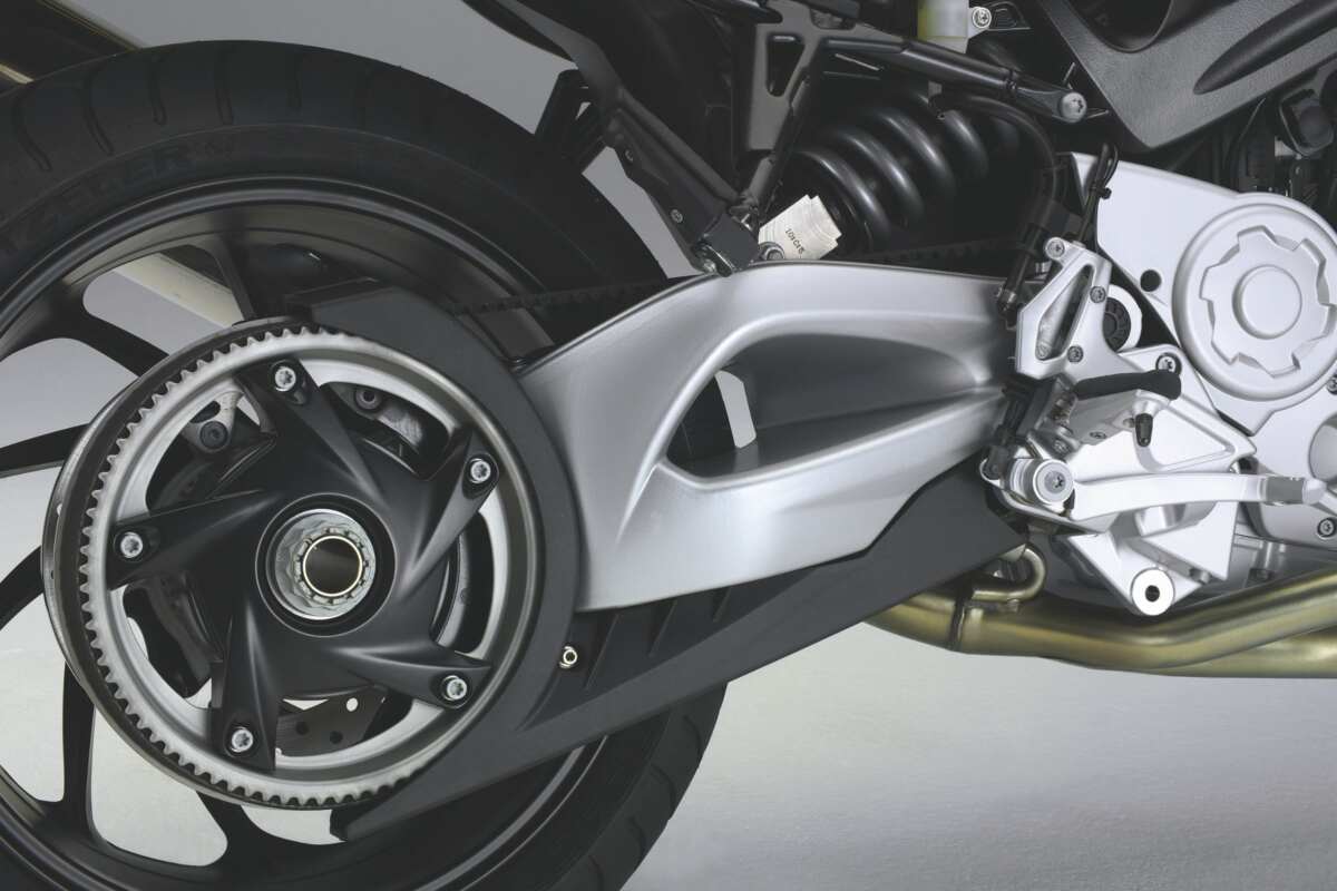 『ベルトドライブ』の車両は、チェーンドライブの車両ほど気軽にスプロケット交換による二次減速比の変更ができない。