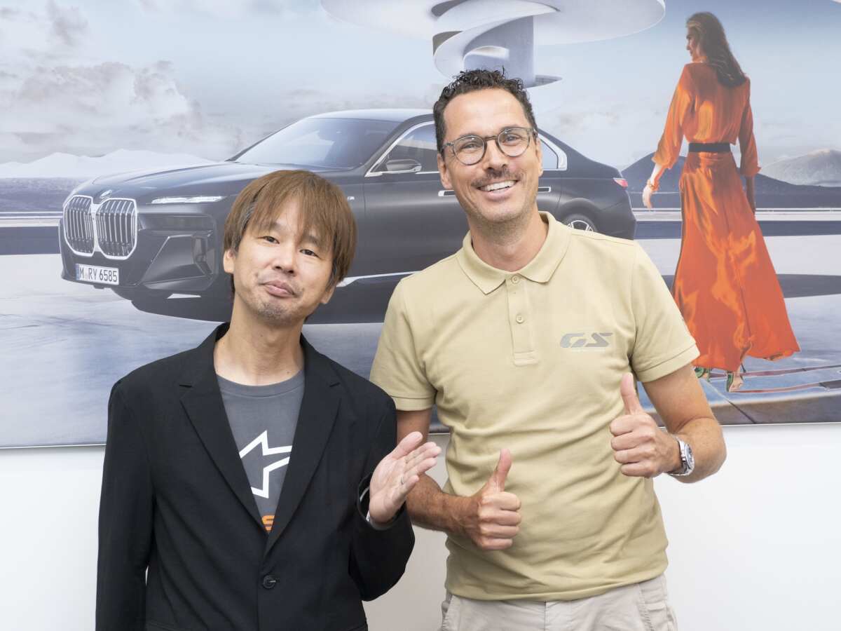 BMWモトラッド グローバル・マーケティング・ダイレクターのマルティン・シュライペン氏は個別取材後、記念撮影にも快く応じてくださいました。