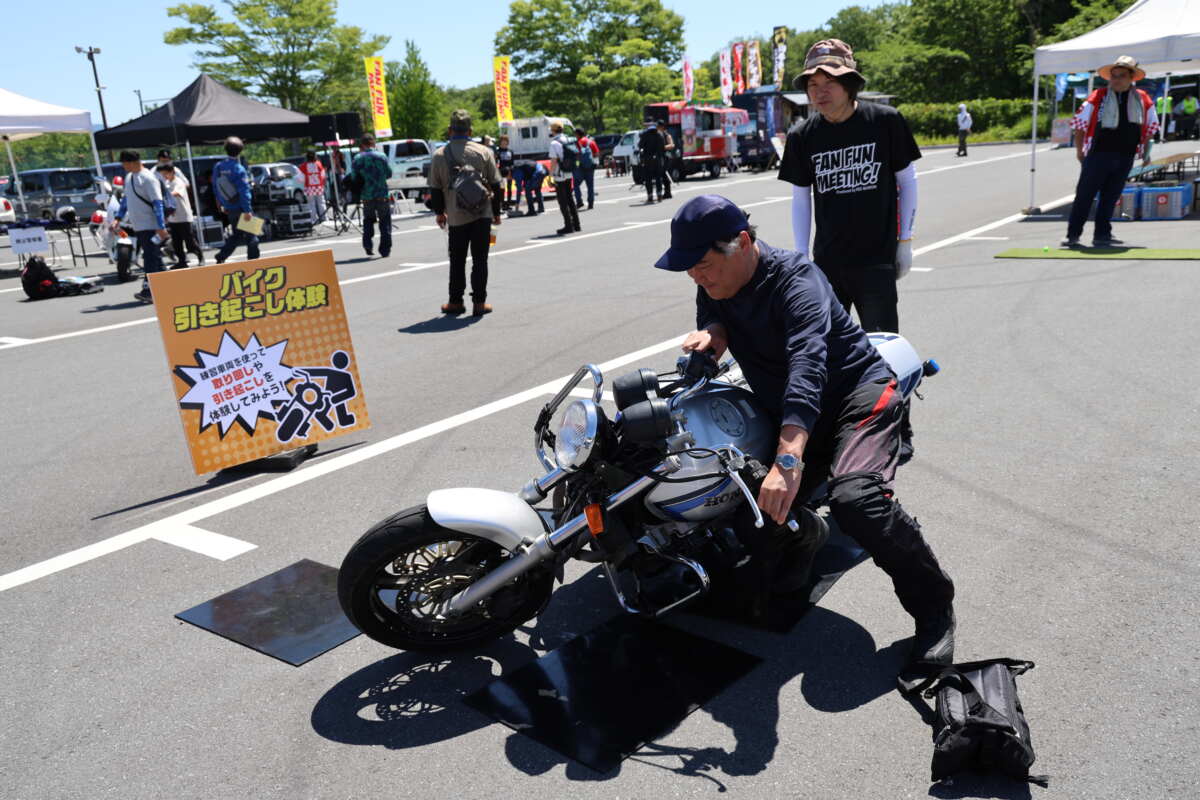 「バイク引き起こし体験」やレッドバロンジュースがもらえる「パターチャレンジ」も人気！