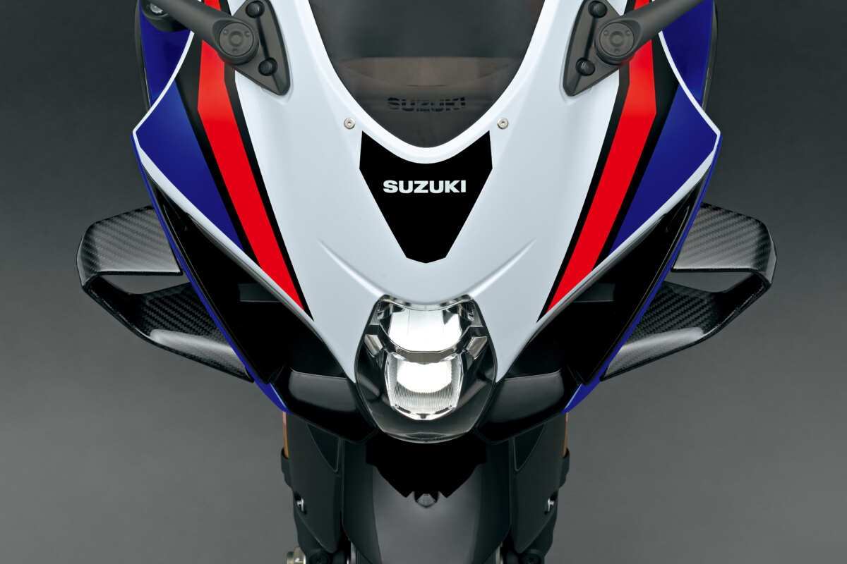 2024年のチームスズキCNチャレンジで実戦投入した『ウイングレット』をモチーフにしているGSX-R1000Rの『ウイングレット』。レーシーな雰囲気を演出するドレスアップパーツとしても非常に効果的だ。