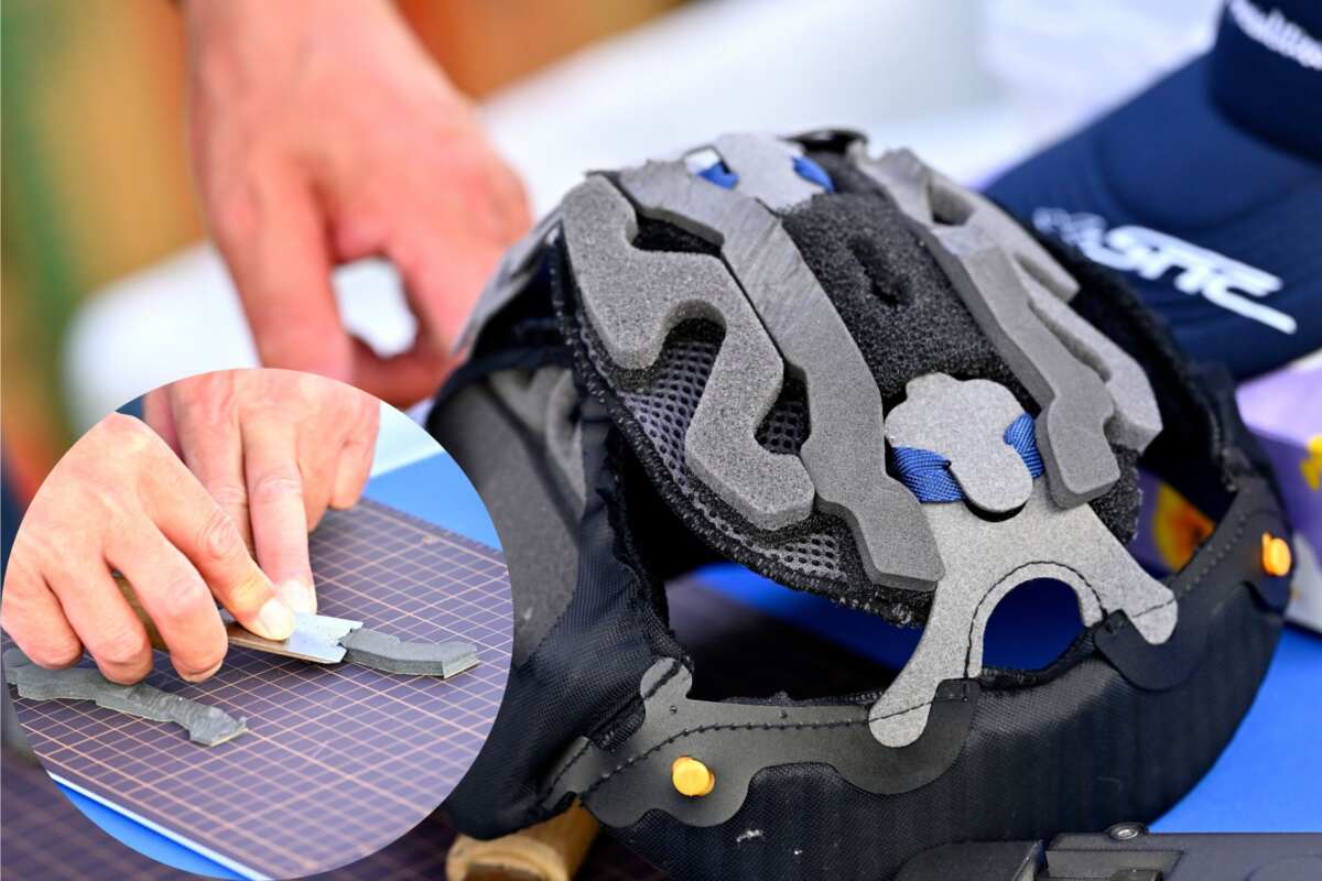 ハチ張りな僕の頭の形状を瞬時に見抜き、システム内装の頭頂部の厚みを頭に合うようその場で調整。