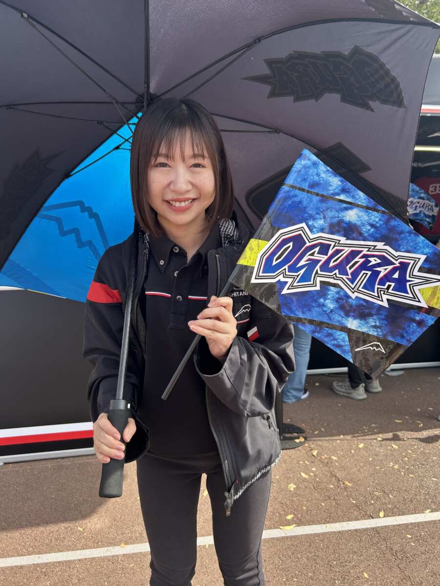YouTubeチャンネル「ぶんぶん! みかちゃんねる」で人気のサーキット女子みかさん。