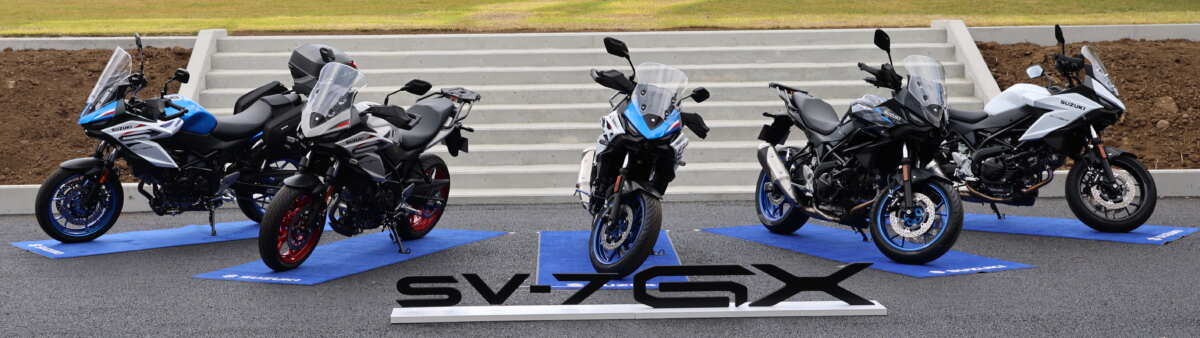 SV-7GXは、4色展開。右からブリリアントホワイト、グラススパークルブラック、ブリリアントホワイト/トリトンブルーメタリック、パールマットグレージュ。写真左端は、アクセサリーパーツを装着したブリリアントホワイト/トリトンブルーメタリック。価格は、ブリリアントホワイトが113万3000円で、それ以外が117万7000円。