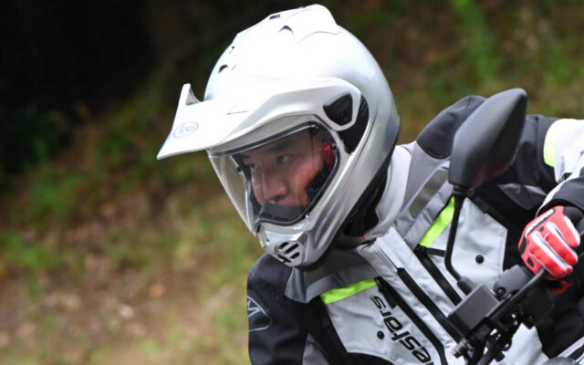 アライのシールド付きオフロードヘルメット『ツアークロスV』