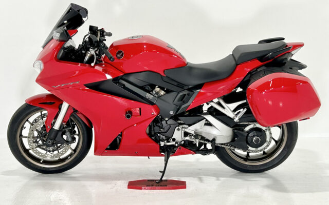 VFR800Fの横イチ