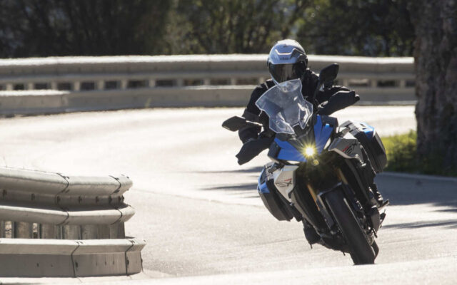 GSX-S1000GX（欧州仕様）で走る筆者